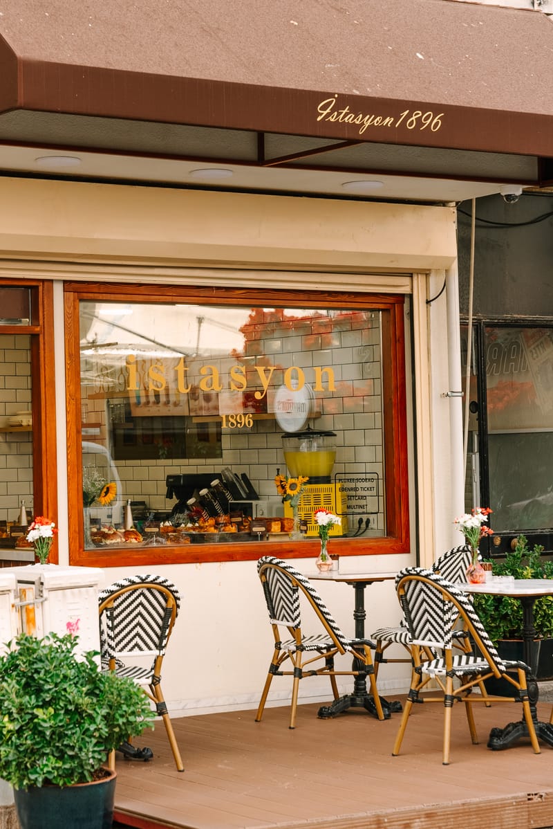 İstasyon 1896 Cafe — Karşıyaka · Medical Point yanı