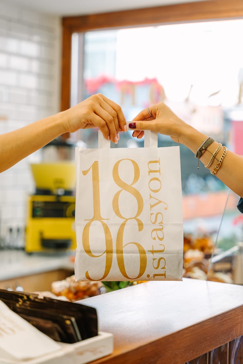 İstasyon 1896 paketi teslim ediliyor